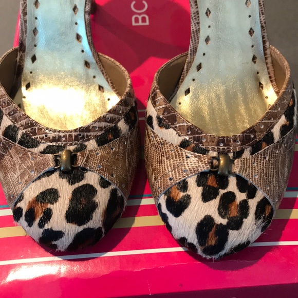 Leopard print pony hair BCBG heels - Picture 4 of 7